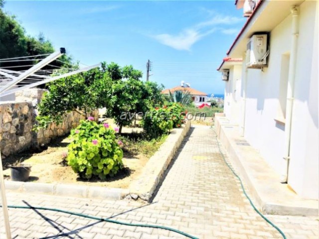 Kyrenia Chatalköy Zu Verkaufen Villa 4 1 ** 