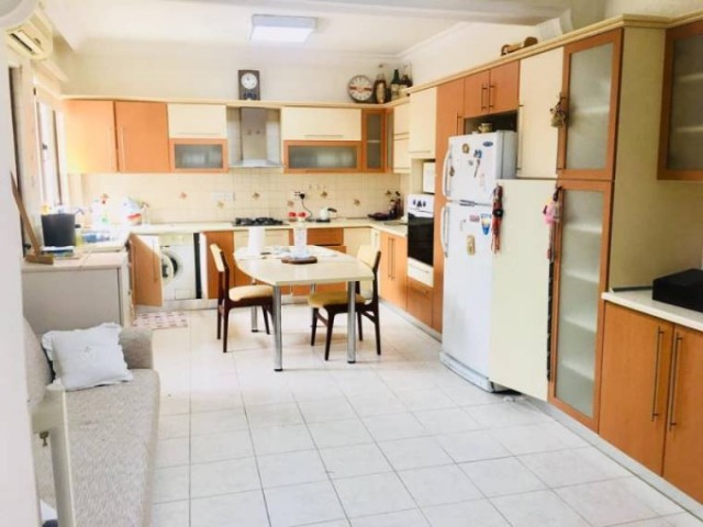 Kyrenia Zentrum Zu Verkaufen Villa 3 1 ** 