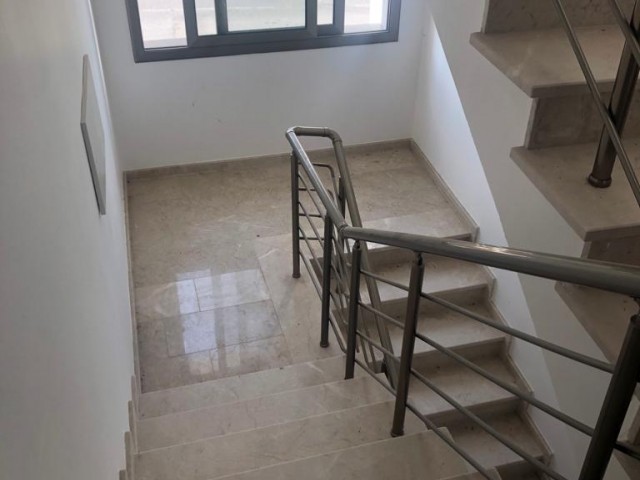 Kyrenia Olivenhain Zu Verkaufen Wohnung 1 1 ** 