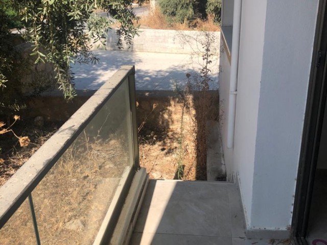 Kyrenia Olivenhain Zu Verkaufen Wohnung 1 1 ** 