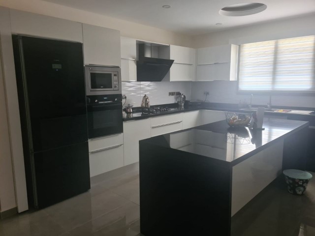 Girne Merkez Satılık Penthouse 3 1