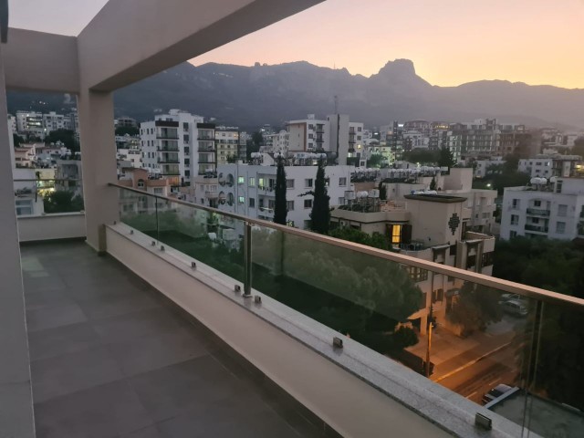 Girne Merkez Satılık Penthouse 3 1