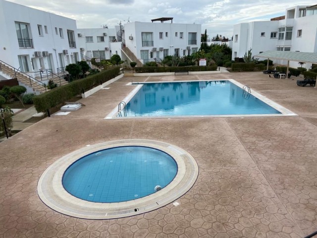 Wohnung zum Verkauf mit Gemeinschaftspool gegenüber dem Kyrenia ELE ① Hotel ** 