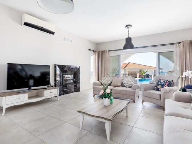 Girne Esentepe Satılık 5+1 Villa