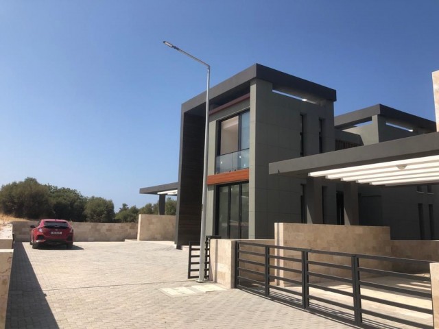 Kyrenia Yesiltepe Villa For Sale 4+1