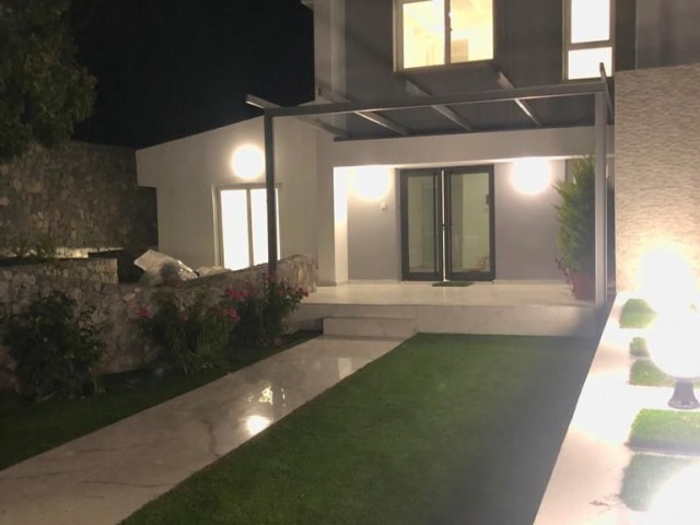 Girne Yukarı Girne Satılık Villa 4+1