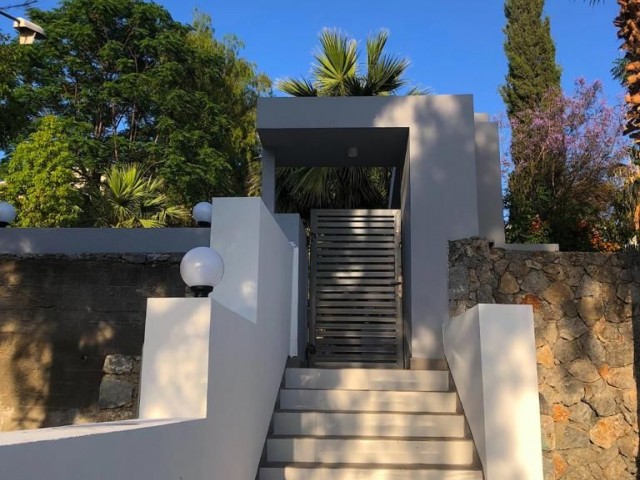 Kyrnia Upper Kyrenia Villa For Sale 4+1