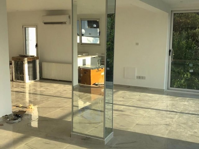 Girne Yukarı Girne Satılık Villa 4+1