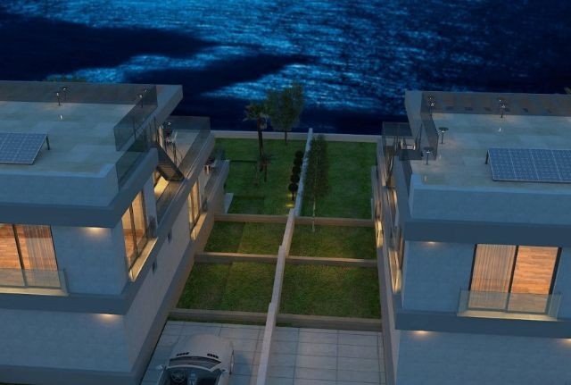 Girne Karşıyaka Satılık Denize Sıfır Villa 4+1