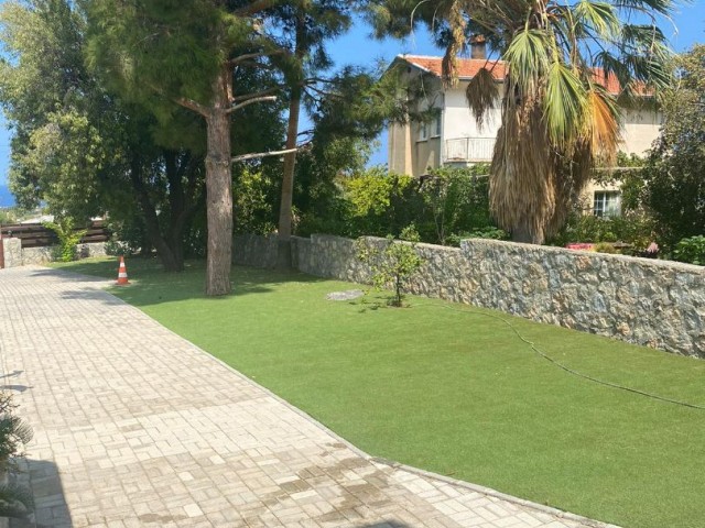 Girne Karşıyaka'da Özel Havuzlu Kısa Dönem Kiralık Villa