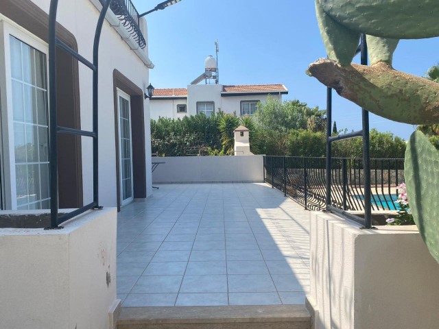 Girne Karşıyaka'da Özel Havuzlu Kısa Dönem Kiralık Villa