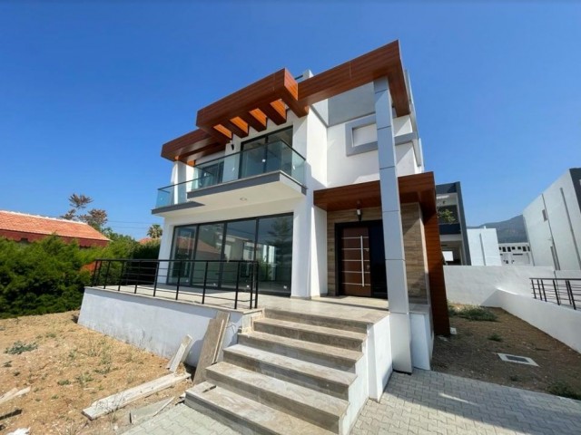 Kyrenia Alsancak Villa For Sale 3+1