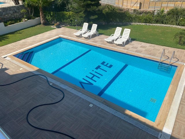 Вилла 4+2 с частным бассейном в аренду в Чаталкой, Кирения
