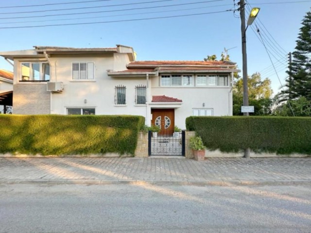 Kyrenia Bosphorus Villa zum Verkauf 4+2