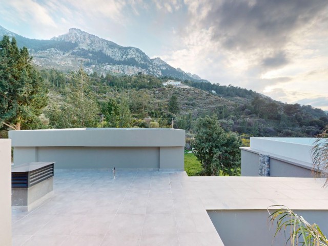 Kyrenia Karşıyaka 9+2 Villa zum Verkauf