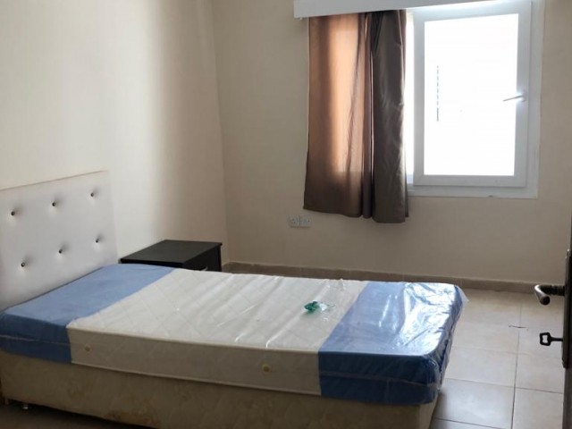 Girne Merkez'de Kaşgar Court yakınında ebebeyn banyolu eşyalı  3+1  kiralık daire 