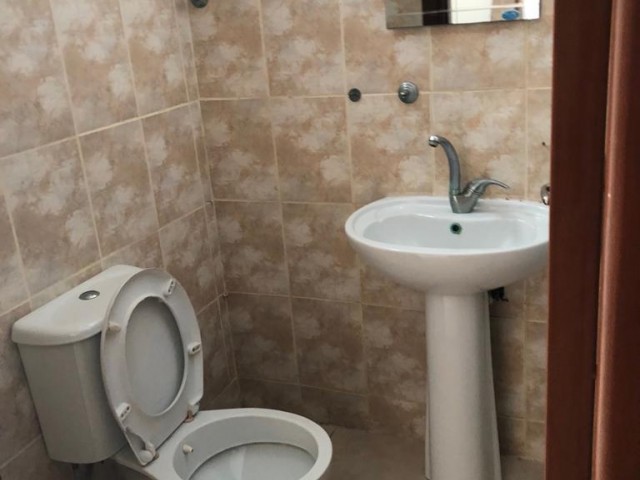 Girne Merkez'de Kaşgar Court yakınında ebebeyn banyolu eşyalı  3+1  kiralık daire 