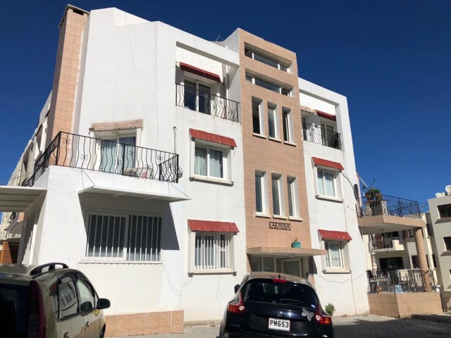 Girne Merkez'de Kaşgar Court yakınında ebebeyn banyolu eşyalı  3+1  kiralık daire 