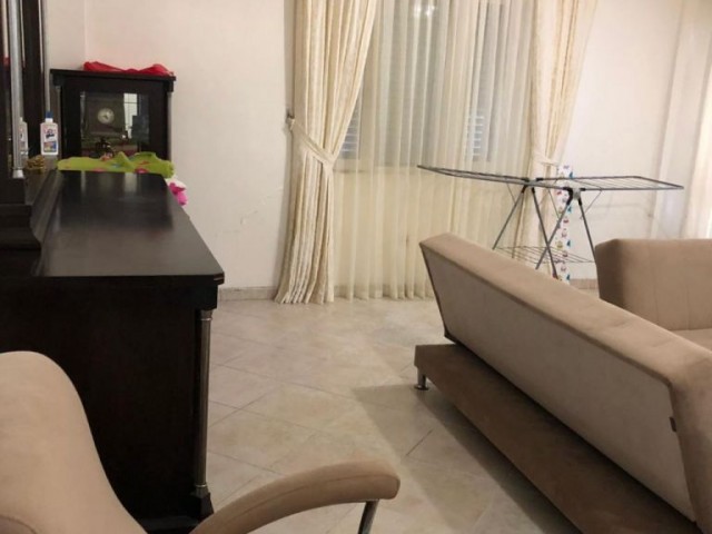 Girne merkezde eşyalı 3+1 kiralık daire