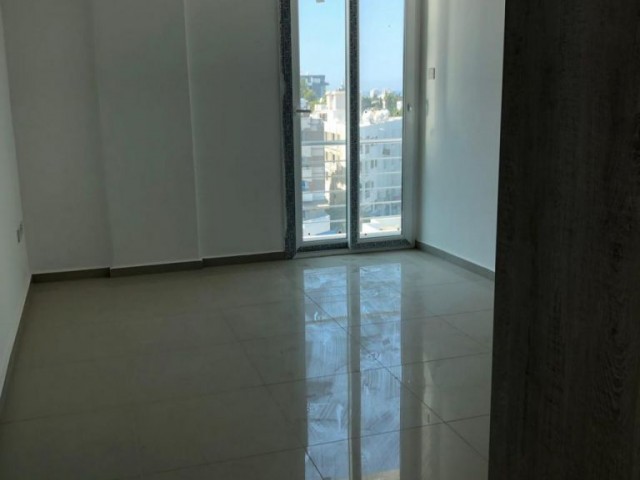 Girne merkezde Pia bella otel yanında 3 + 1 eşyasız kiralık daire