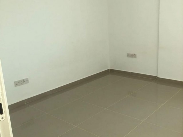 Girne merkezde Piabella otel yanında eşyasız 2+1 eşyasız daire