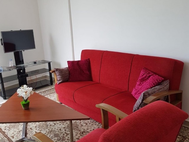 Karaoğlanoğluce bölgesinde Girne  Amerikan Üniversitesi yakınında Eşyalı 1 + 1  kiralık daire