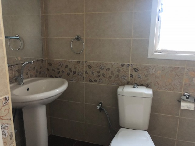 Flat To Rent in Karaoğlanoğlu, Kyrenia