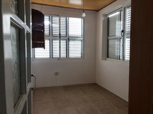 Flat To Rent in Karaoğlanoğlu, Kyrenia