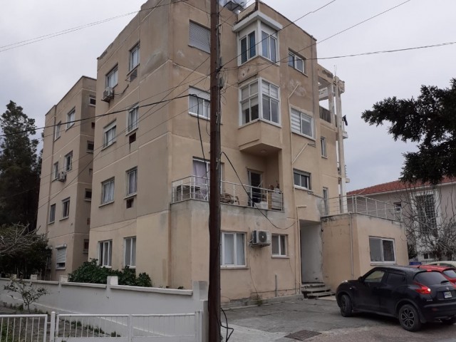 Girne merkezde çarşı ve limana yürüyüş mesafesinde 3+1 satılık daire 