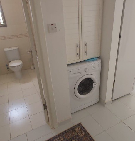 Girne merkezde girne lemar yanında havuzlu site içerisinde eşyalı kiralık 2+1 daire