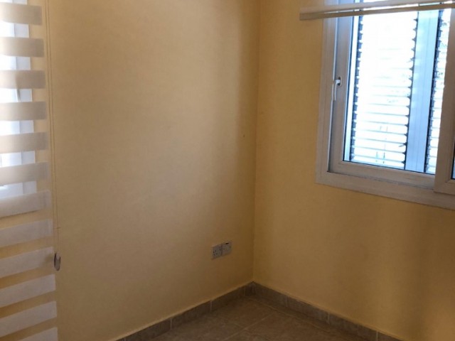 Karaoğlanoğlunda ortak havuzlu site içerinde şömineli 4+1 satılık ikiz villa