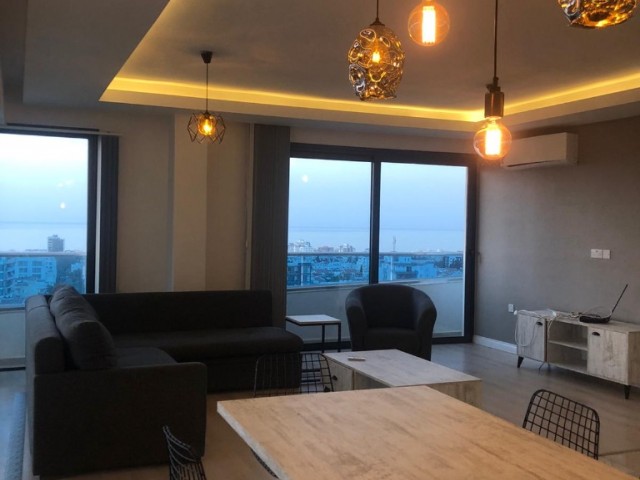 Girne merkezde muhteşem manzaraya sahip lüks eşyalı 2+1 kiralık penthouse 