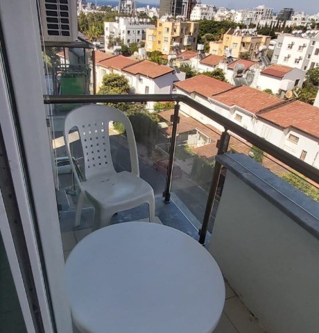 Girne merkezde merkezi lokasyonda 2 + 1 eşyalı kiralık daire