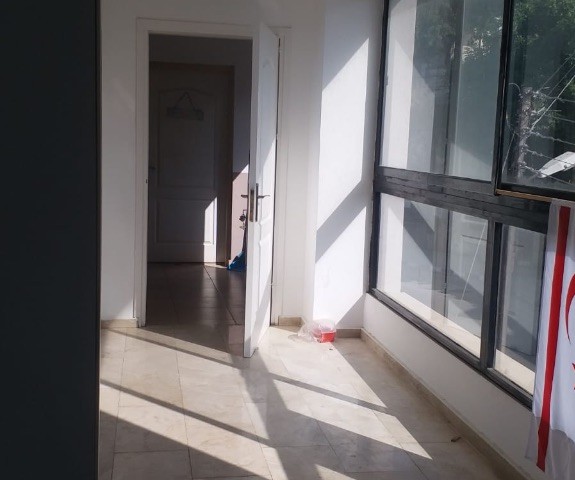 Çatalköy’de mükemmel deniz manzaralı şömineli eşyasız 2 + 1 kiralık daire