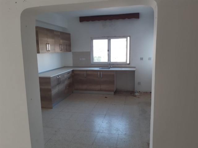 Lefkoşa terminal bölgesinde 3 + 1 eşyasız kiralık daire