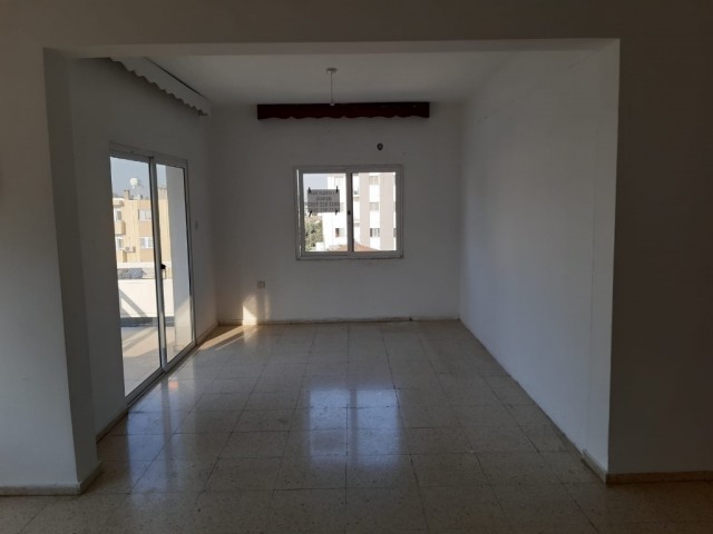 Lefkoşa terminal bölgesinde 3 + 1 eşyasız kiralık daire