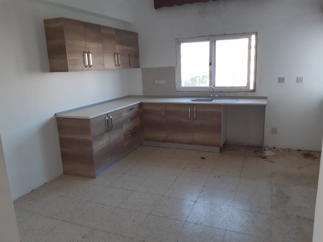 Lefkoşa terminal bölgesinde 3 + 1 eşyasız kiralık daire