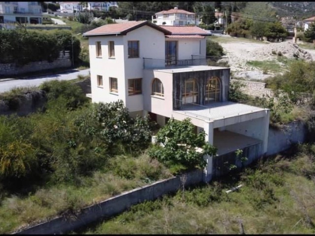 4 + 1 villas for sale in Çatalköy with an equivalent title deed of 80% completed in 1.5 acres of land with excellent sea views ** 