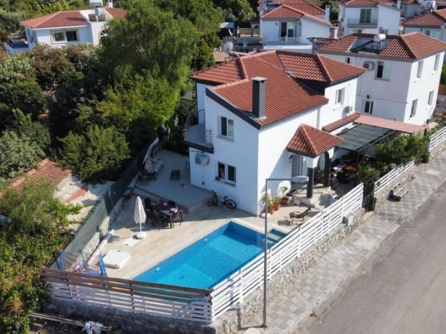 4+1 villa for sale in Alsancak, 2 minutes from the sea, with pool and fireplace ** 