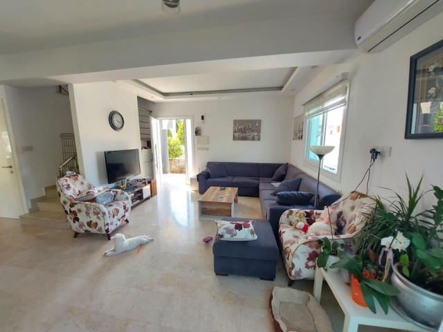 4+1 villa for sale in Alsancak, 2 minutes from the sea, with pool and fireplace ** 