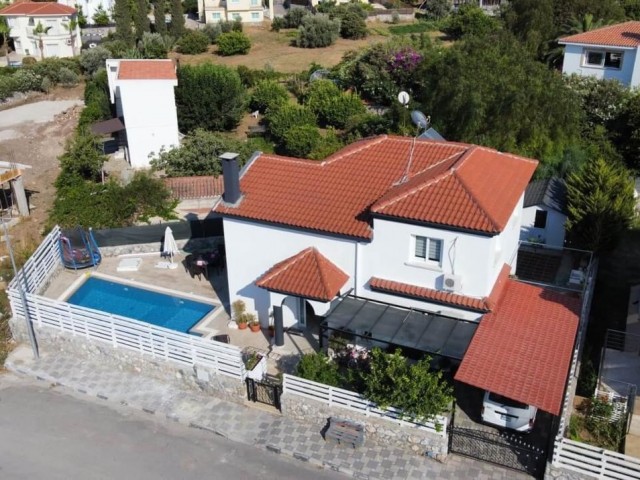 4+1 villa for sale in Alsancak, 2 minutes from the sea, with pool and fireplace ** 