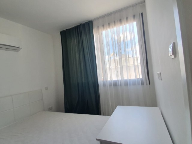 Gönyeli de  ana cadde üzeri  asansörlü binada 2 + 1 kiralık daire ödemeler altı aylık peşin olarak yapılacaktır