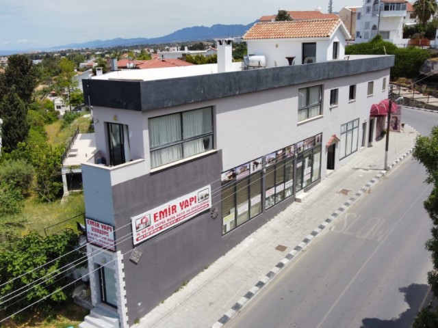 Çatalköy‘de kesintisiz deniz manzaralı komple satılık yarım bina 110 metre² dükkan 100 metre² şömineli 2 + 1 daire ve çatı teraslı satılık yarım bina 