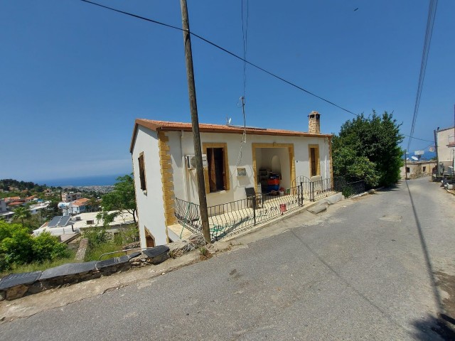 3 + 1 detached house for sale in Lapta başpınar within 746 meters2 of land with excellent sea views ** 