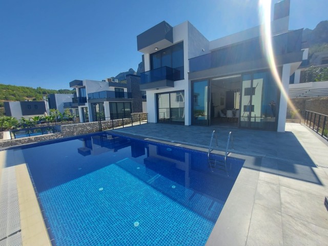 3+1-Villa zum Verkauf in Edremit, mit Pool in Kontakt mit der Natur, luxuriöser Architektur, separat