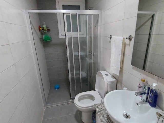 Girne merkezde ortak havuzlu güvenlikli site içerisinde 3 + 1 eşyalı kiralık lüks  daire