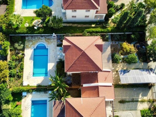 3+1 möblierte Villa zum Verkauf in Alsancak, nur wenige Gehminuten vom Meer entfernt, mit Pool, Zentralheizung und Kühlsystem, alle Kosten übernommen