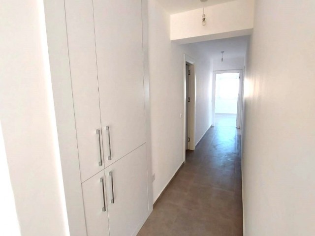 Luxuriöse 2+1 / 90 m² große Wohnung zum Verkauf mit 2 Bädern in toller Lage im Zentrum von Girne.