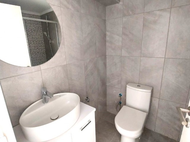 Girne Merkez'de Harika Konumda 2 Banyolu Satılık Lüks 2+1 / 90 m² Daire ..