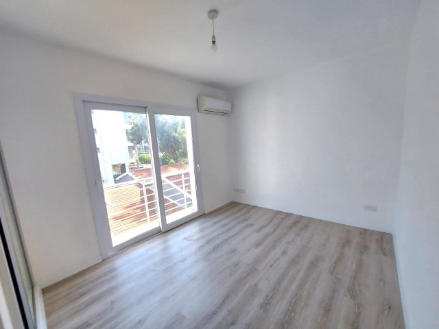 Girne Merkez'de Harika Konumda 2 Banyolu Satılık Lüks 2+1 / 90 m² Daire ..